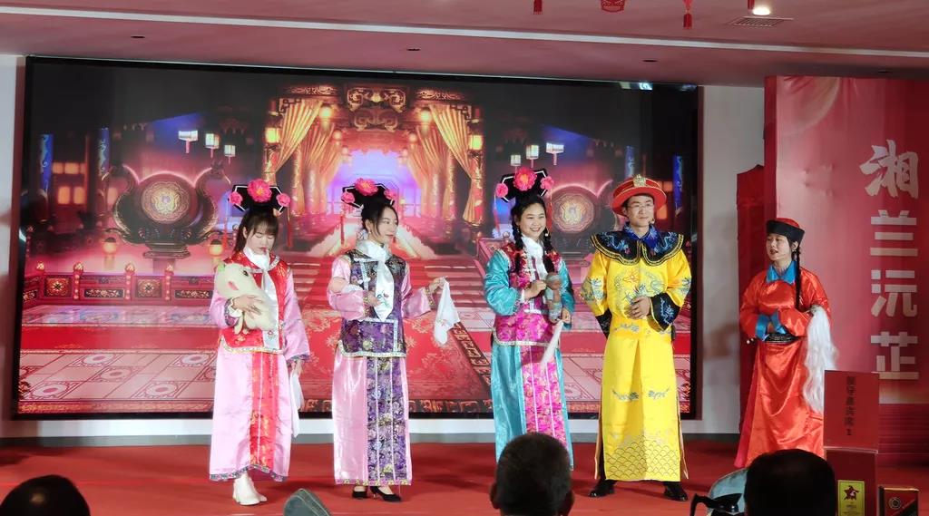 小品《甄嬛歪传》-乐动体育在线_乐动(中国)茶旅天心分公司.jpg 小品《甄嬛歪传》-乐动体育在线_乐动(中国)茶旅天心分公司.jpg