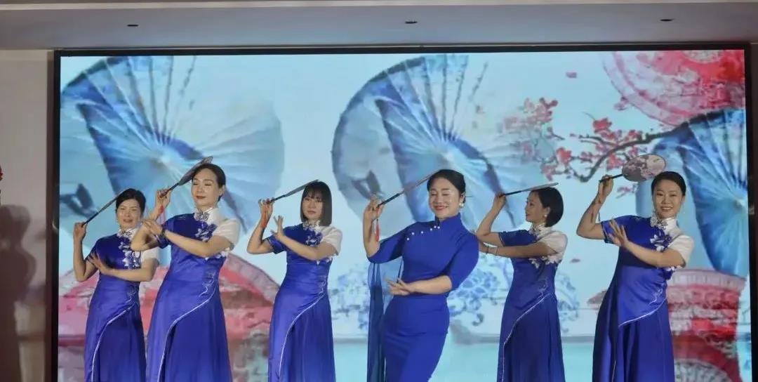 舞蹈《旗袍秀》-合作单位:仪美雅韵.jpg 舞蹈《旗袍秀》-合作单位:仪美雅韵.jpg
