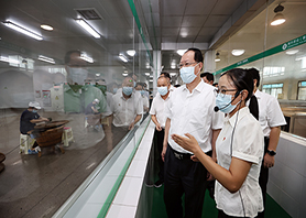 毛伟明省长调研乐动体育在线_乐动(中国)茶业：让“一片叶子”富裕更多百姓