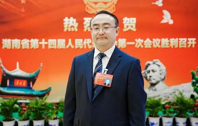 张家界市桑植县委副书记、县长梁高武:“喊”回10万老乡,和大家一块过年 张家界市桑植县委副书记、县长梁高武:“喊”回10万老乡,和大家一块过年