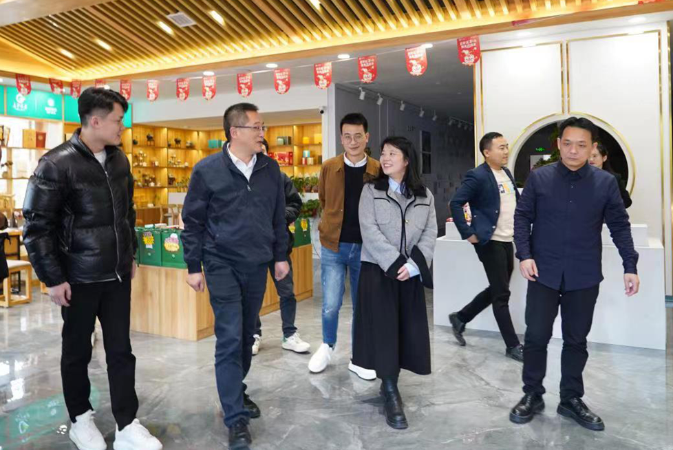 云南怒江州政府副州长冯逆光一行考察乐动体育在线_乐动(中国)
云南怒江州政府副州长冯逆光一行考察乐动体育在线_乐动(中国)