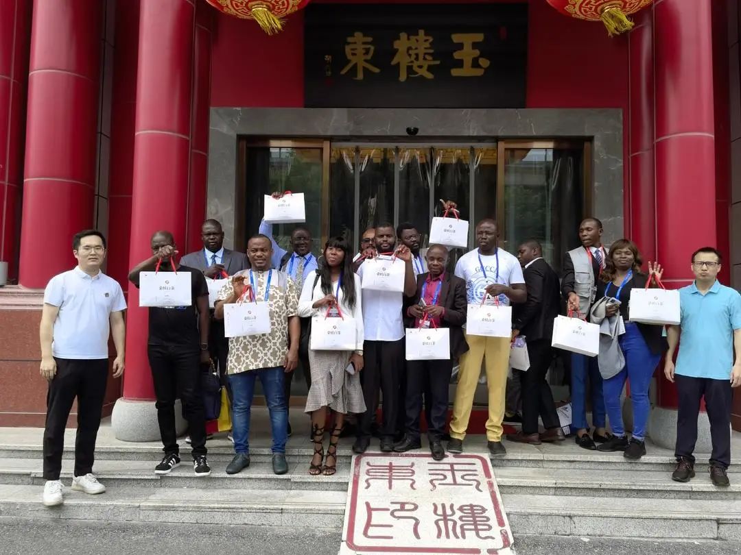 乐动体育在线_乐动(中国)桑植白茶亮相“第三届中非经贸博览会”