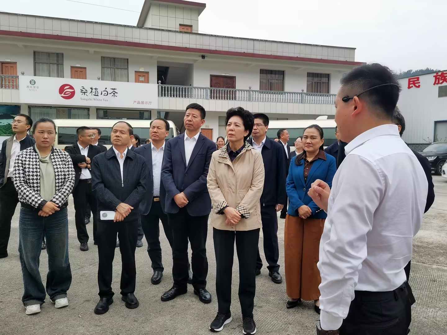 湖南省人大常委会党组书记乌兰带队考察调研乐动体育在线_乐动(中国)桑植白茶公司