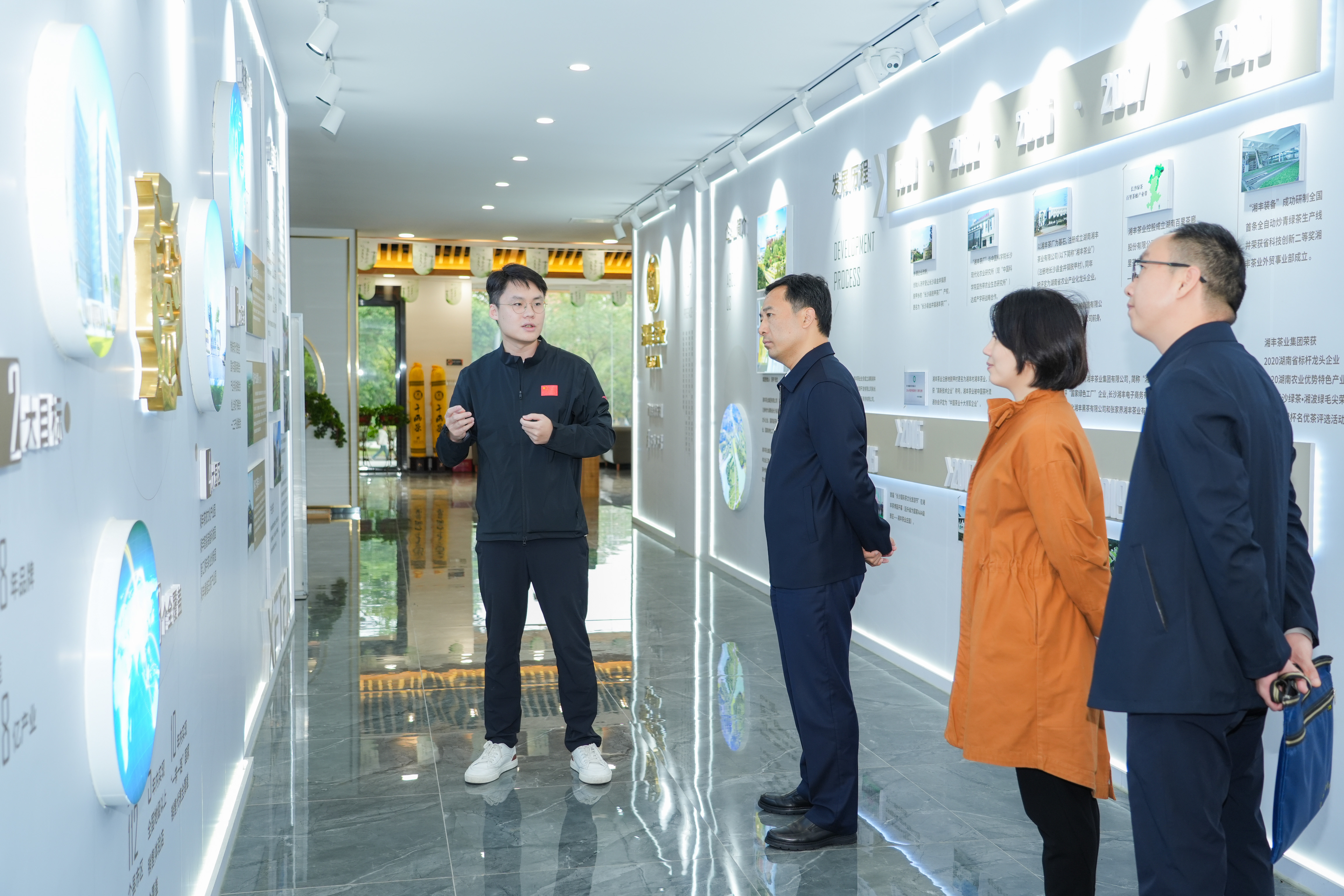 杨光华走访慰问知名民主人士——乐动体育在线_乐动(中国)
董事长汤程霖