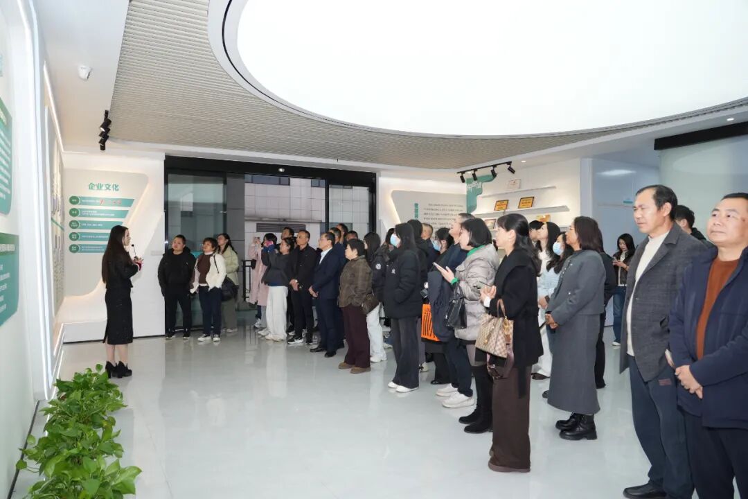 全省农业国际贸易高质量发展业务培训班赴乐动体育在线_乐动(中国)
开展现场观摩活动:聚焦贸易基地建设 探访国际化发展路径 全省农业国际贸易高质量发展业务培训班赴乐动体育在线_乐动(中国)
开展现场观摩活动:聚焦贸易基地建设 探访国际化发展路径